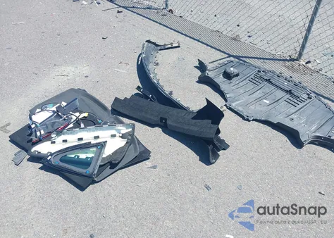 2024 Tesla Model 3 Long Range Dual Motor All-Wheel Drive/Rear-Wheel Drive z USA, uszkodzony, nr VIN 5YJ3E1EA3RF784002